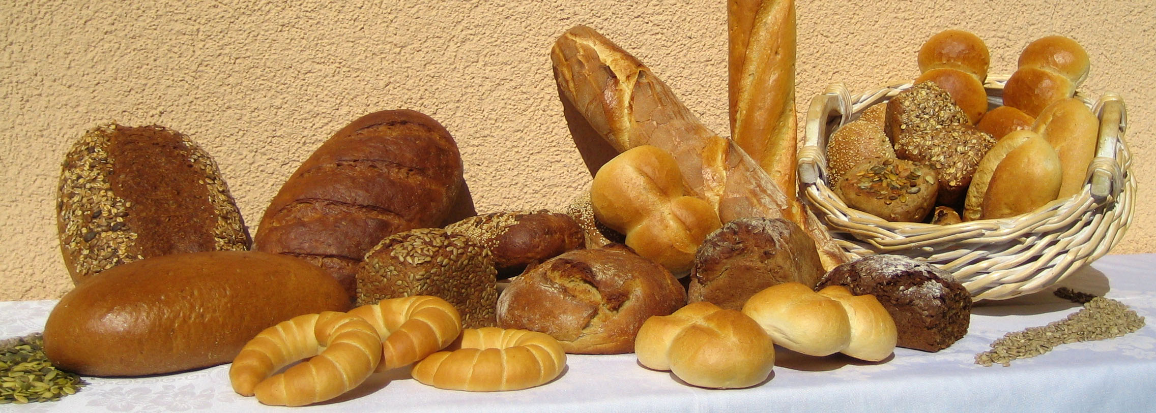 verschiedene Brote und Brötchen